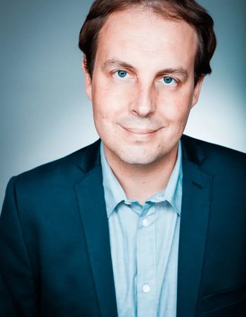 A picture of Prof. Dr. Stefan Schmalz.